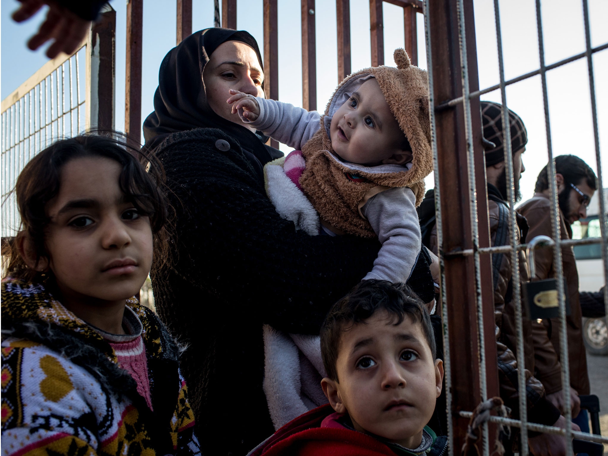 Baby girl among five Syrians shot dead at Turkish border 