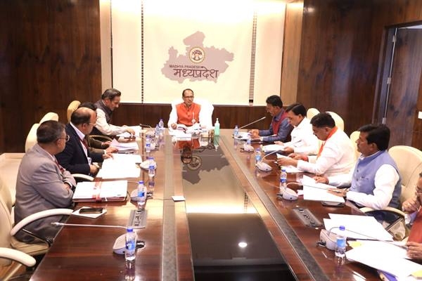 Complete irrigation projects within the stipulated time: CM Chouhan