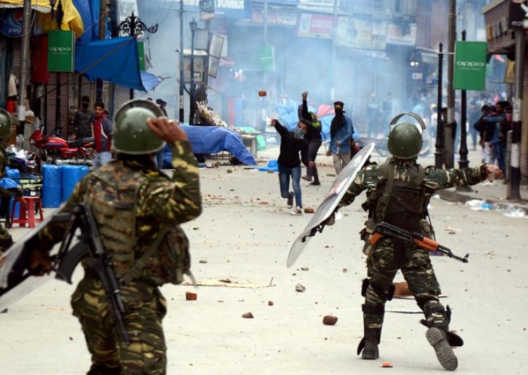  NC, Congress stage protest outside J&amp;K assembly 