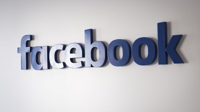  Bystander livestreams shooting on Facebook Live in US 