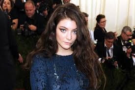  Lorde calls herself  underdog  in music industry 