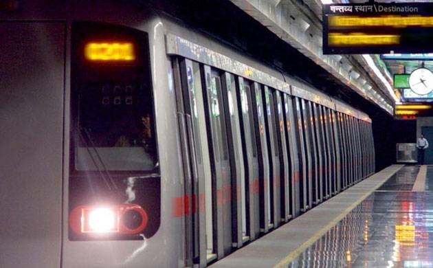  Man jumps before train at Qutub Minar Metro station 