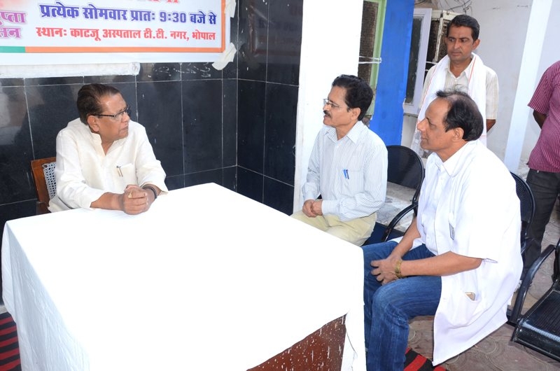 Revenue Minister Listens Patients’ Grievances at Katju and J.P. Hospital