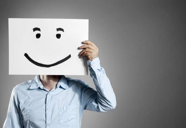 We find our friends happier than strangers 