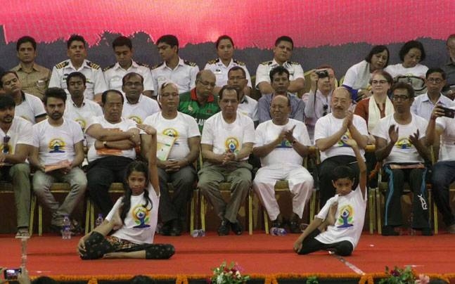 Thousands attend Yoga Day celebrations in Dhaka 