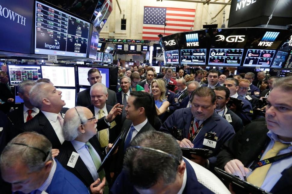  US stocks close mixed on rising oil prices 