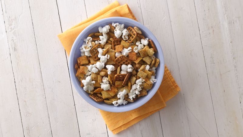 Honey-Sriracha Chex Mix 