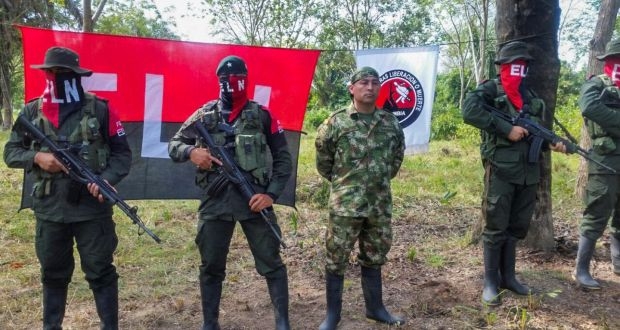  Colombian rebels hand over Dutch journalists 