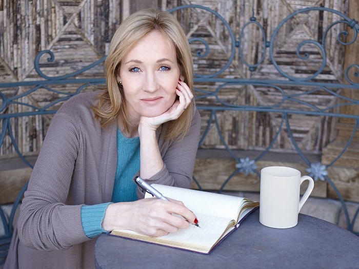  J.K. Rowling trolls Trump with Lincoln quote 