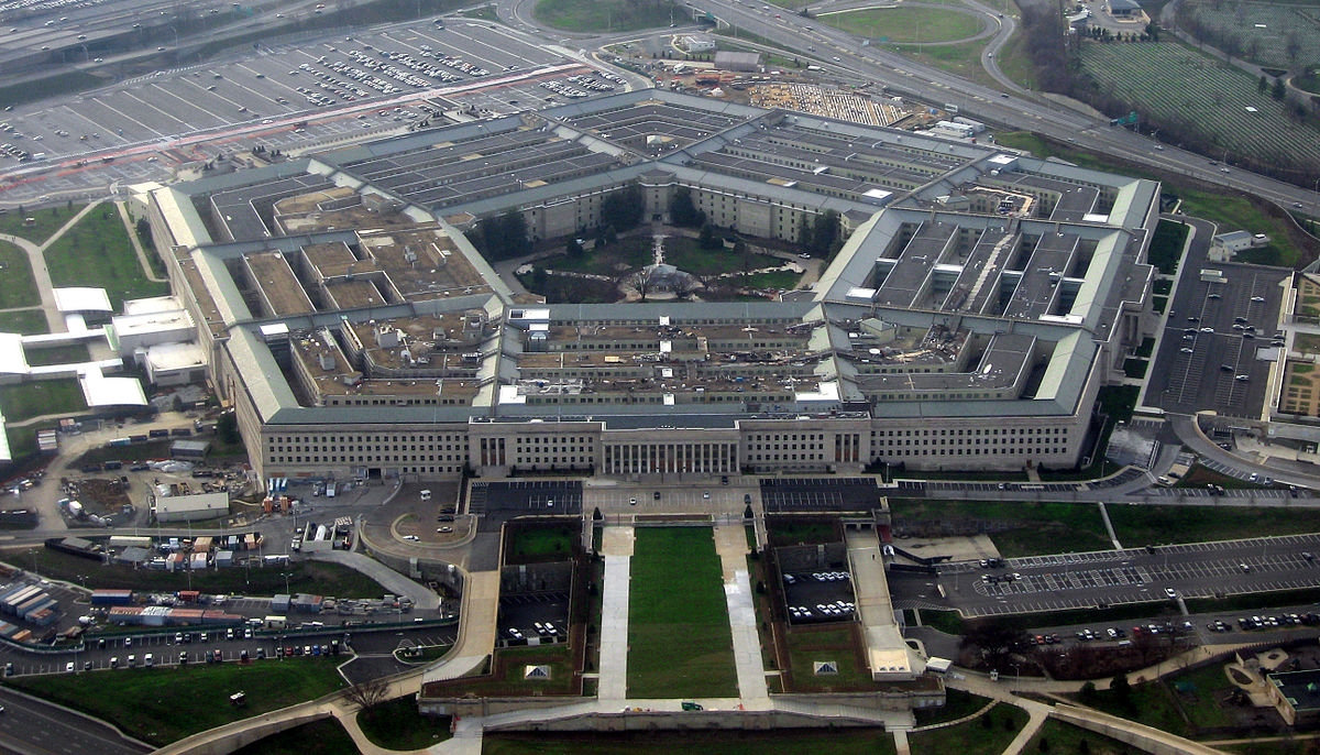  Pentagon delays transgender recruitment policy 