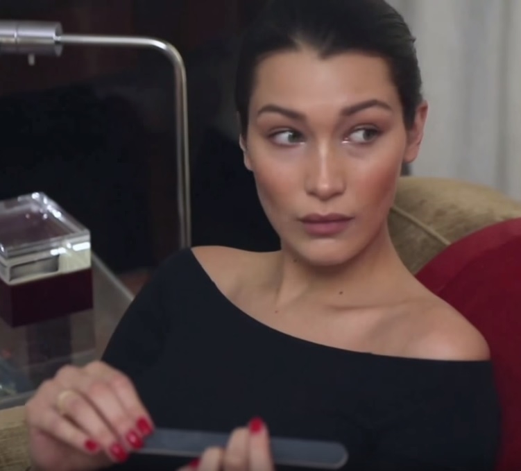  Bella Hadid s mother never let her wear high heels 