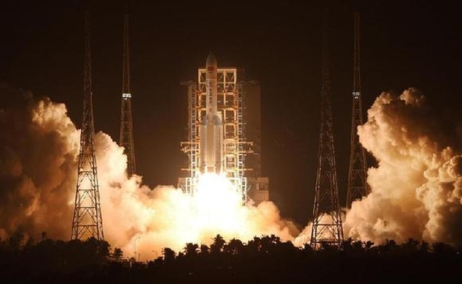  China s second heavy-lift carrier rocket blasts off (Lead) 