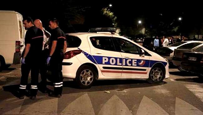  Eight people wounded in shooting near French mosque 