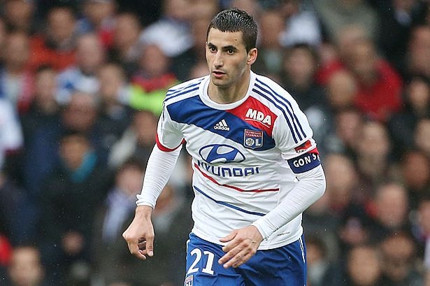  French midfielder Gonalons passes medical tests 