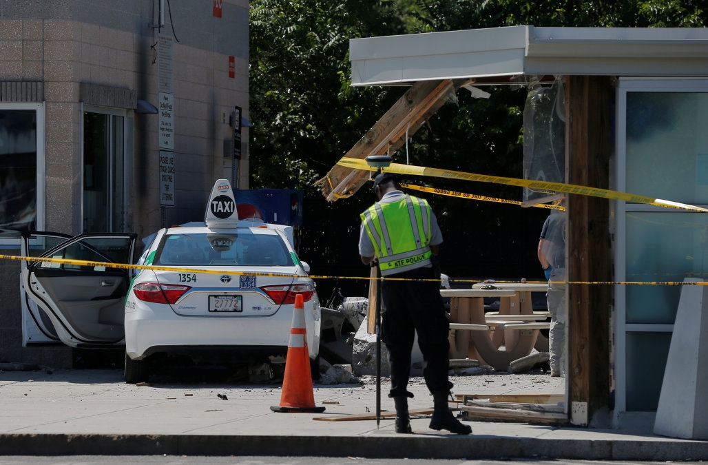  At least 10 hurt after taxi strikes pedestrians in US 