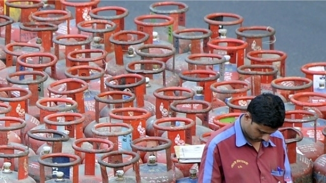  GST: Delhi LPG consumers to pay Rs 32 more per cylinder 