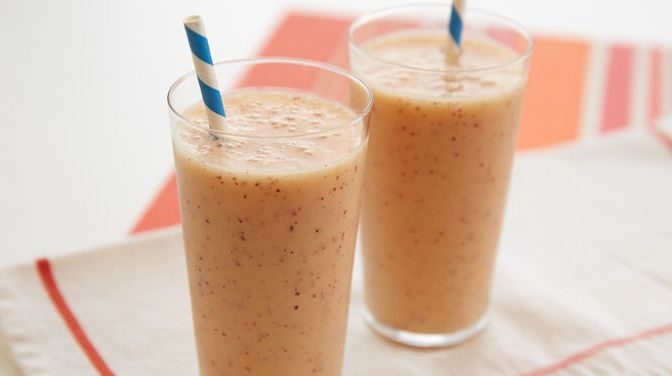 Nut-Peach Smoothies with Honey