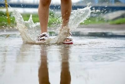  How to take care of your feet during monsoon? 