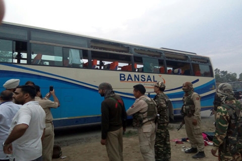  Amarnath pilgrim killed, 15 injured in bus gas cylinder blast (Lead) 