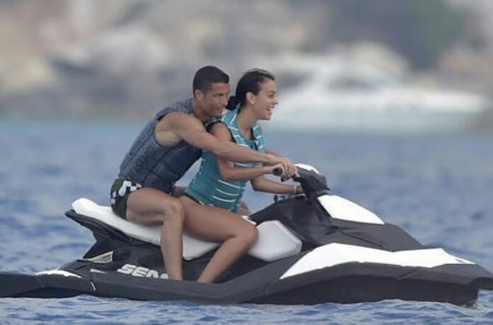 Cristiano Ronaldo and his girlfriend Georgina Rodriguez had fun with water sports over the weekend at France!