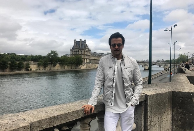  Time for social detox- Rohit Roy quits Twitter!