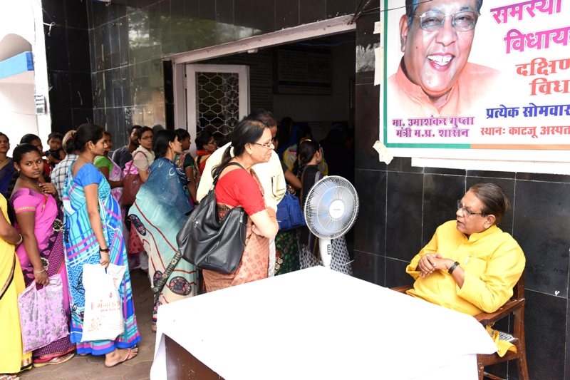 Revenue Minister listens to patients’ woes in Katju and JP Hospital