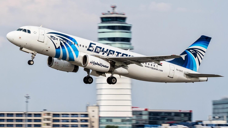  Egypt announces electronics ban lifted on US flights 