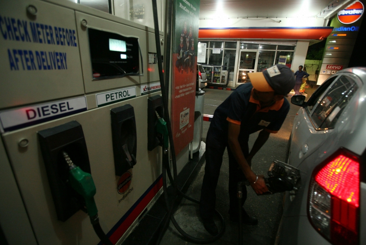  Massive racket at fuel stations busted in Maharashtra (Lead) 