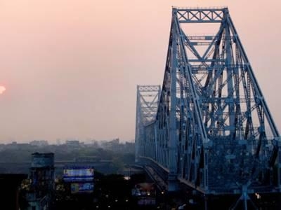  Youth climbs on top of Howrah Bridge 