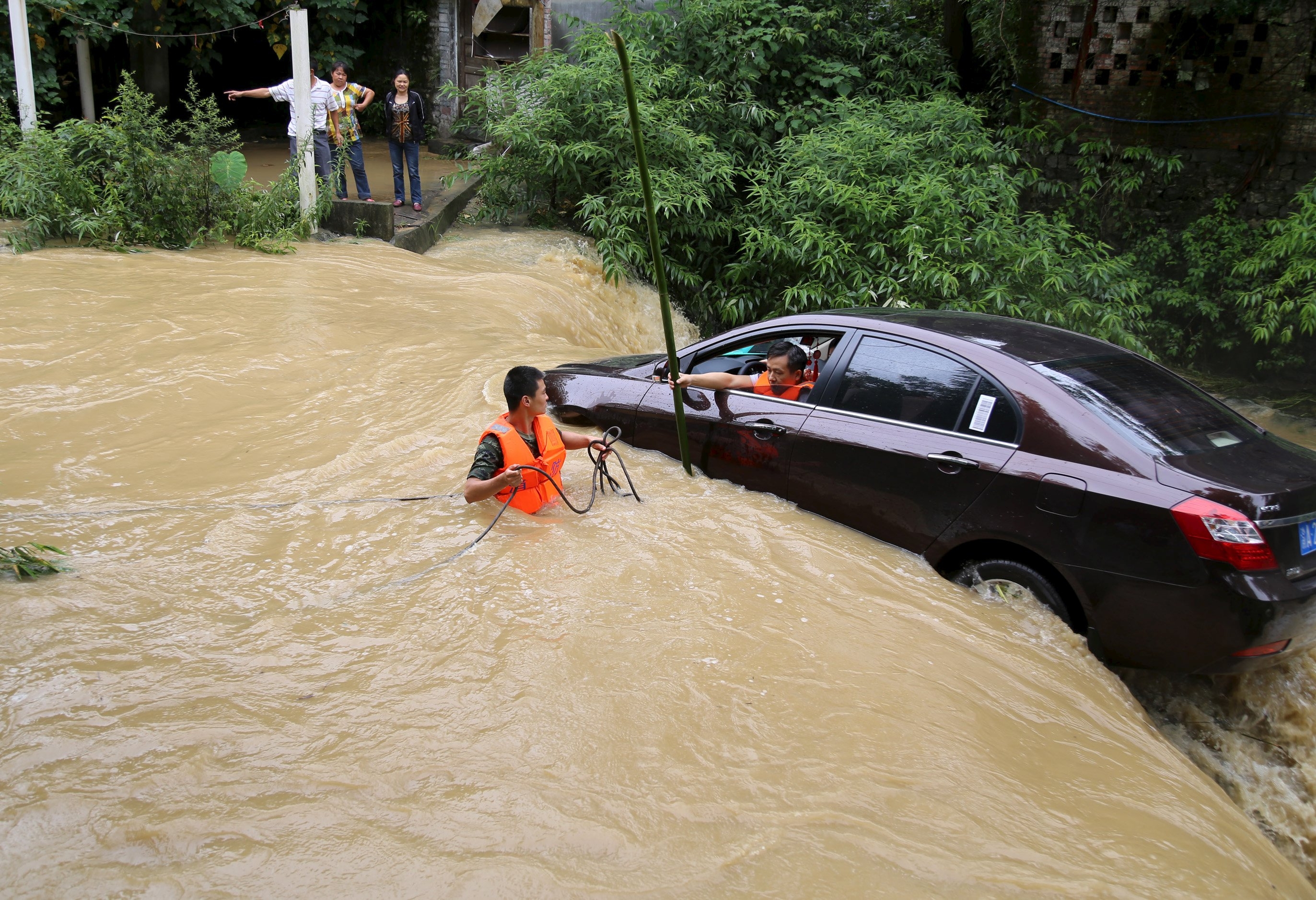  18 killed in China floods 