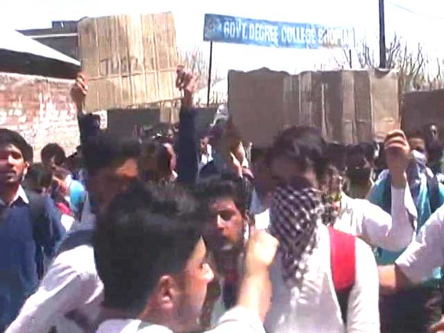  Women students protest in Gurugram over promotion policy 
