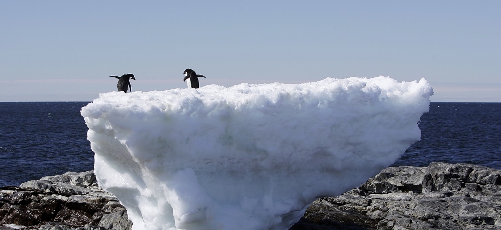  Strong winds in eastern Antarctica melting ice on opposite side 