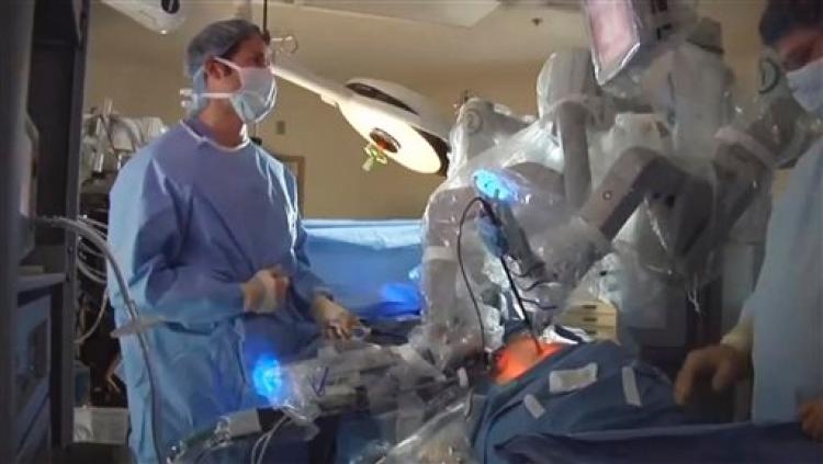 Robotic surgery helps treat kidney transplant patient with cancer 