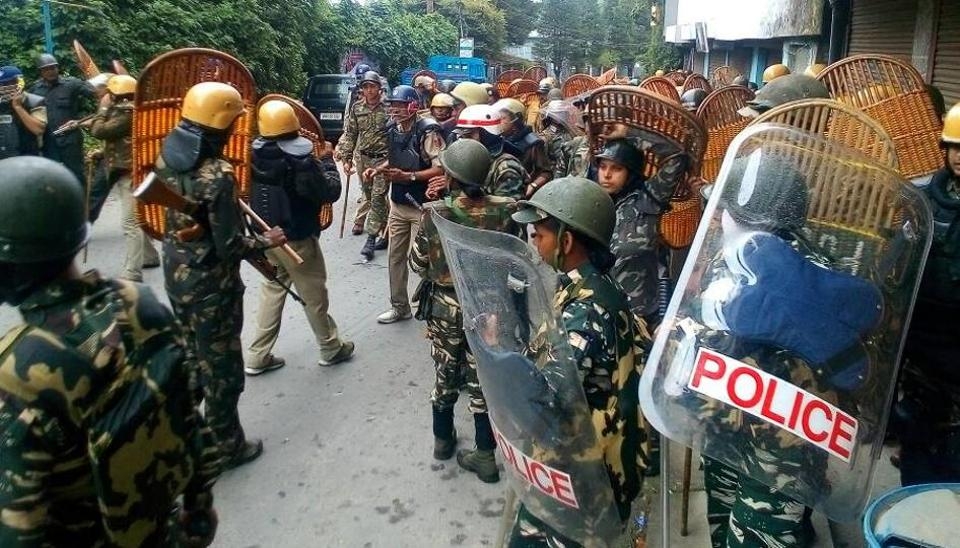 Fresh violence in Darjeeling following Gorkhaland activist s death (Lead) 