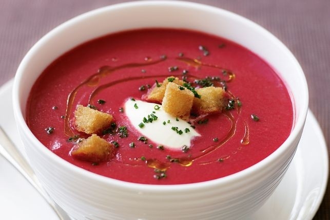 Beetroot soup with creme 