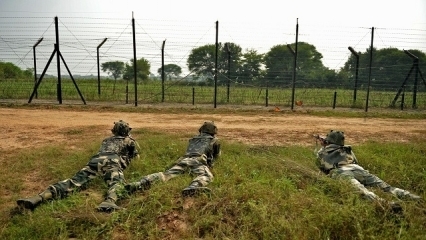  India, Pakistan again trade fire at LoC 
