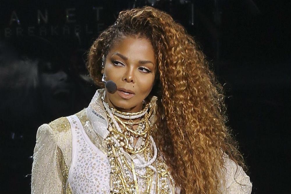  Janet Jackson moves back to LA with son 