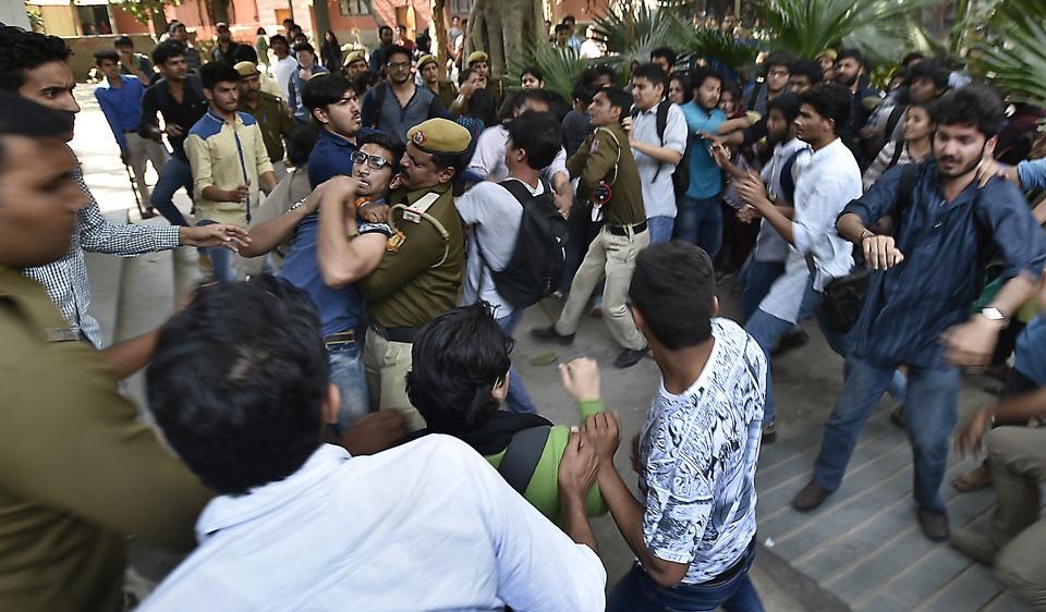  Court pulls up Delhi Police over Ramjas incident 