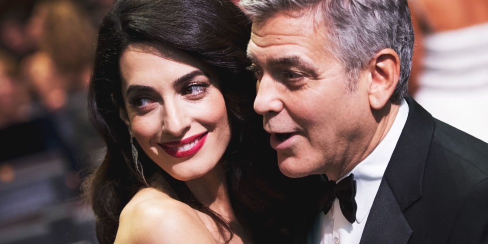  Paranoid George Clooney hit back at the paparazzi as he steals the glimpse of the twins illegally! 
