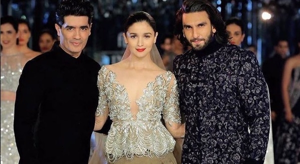 Ranveer Sing and Alia Bhatt on the ramp for Manish Malhotra at 2017 Indian Couture Week!