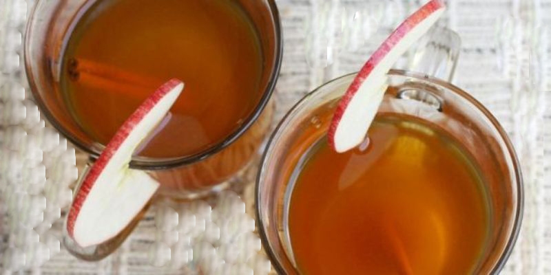 Ginger Rum Apple Cider with Cinnamon