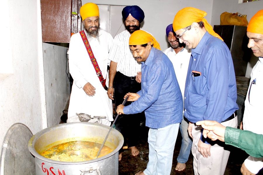 MoS Joshi inaugurates ‘Khichdi seva’ for relatives of AIIMS patients