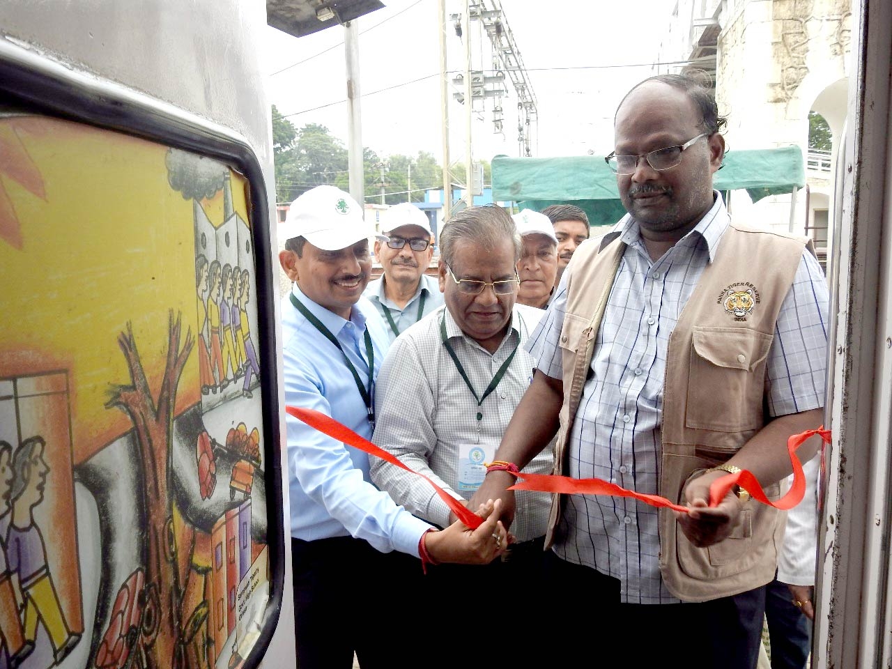 ‘Vigyan Express’ Train Reaches Habibganj Station of Bhopal