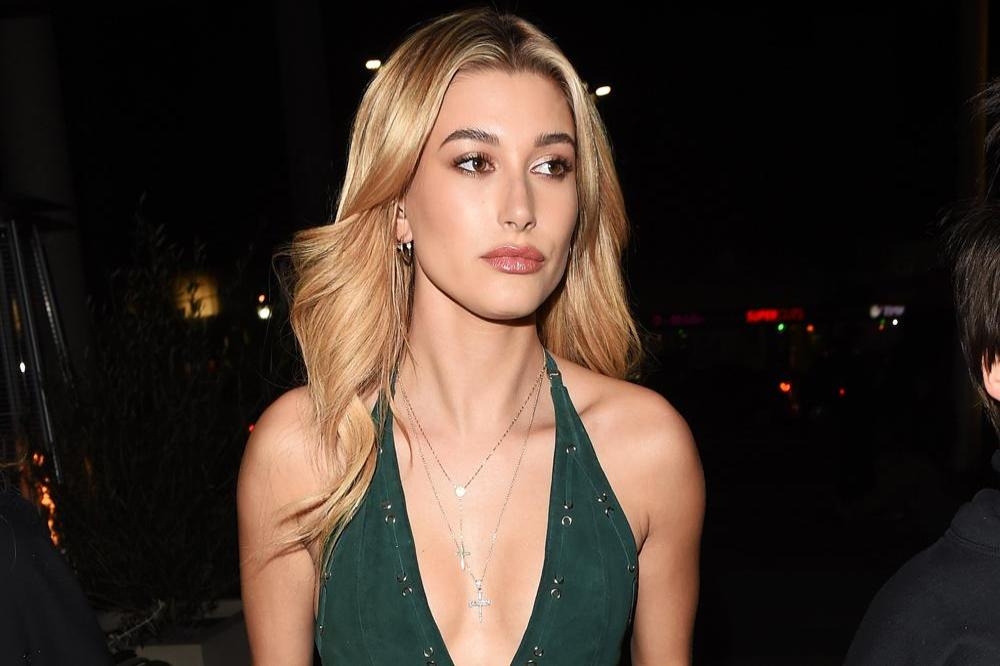  Hailey Baldwin feels  full of love  