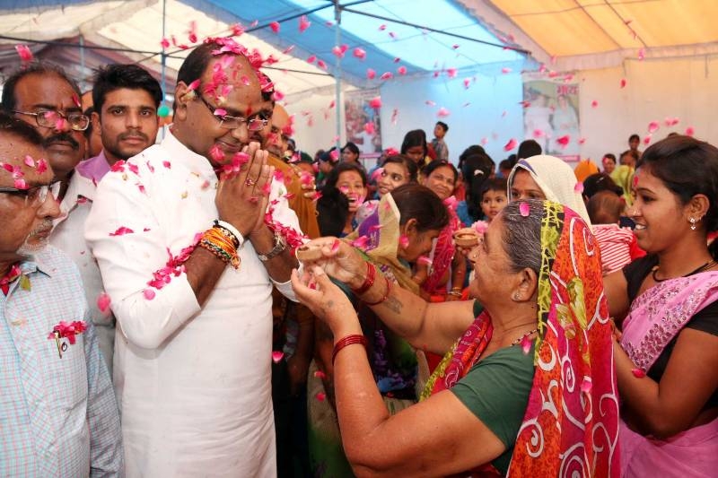 Sisters Tied Rakhis to MoS Sarang at Karond