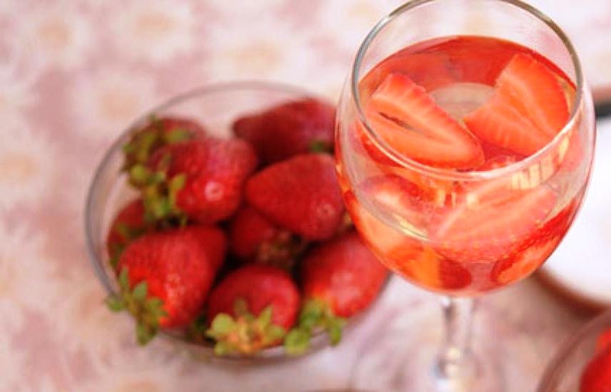 Strawberry and Banana Sangría