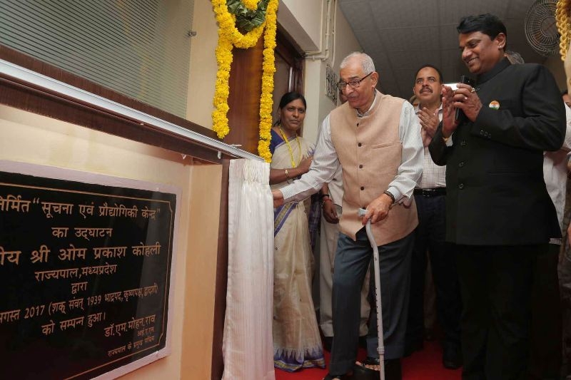 Governor inaugurates IT room in Raj Bhavan