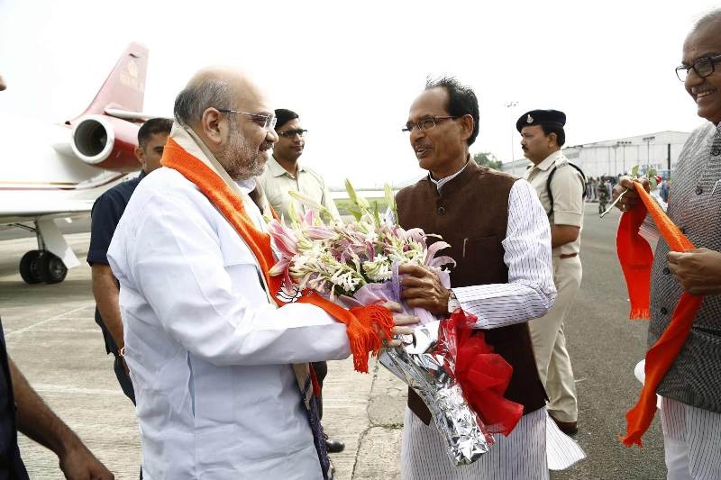 CM Chouhan accords warm welcome to Amit Shah