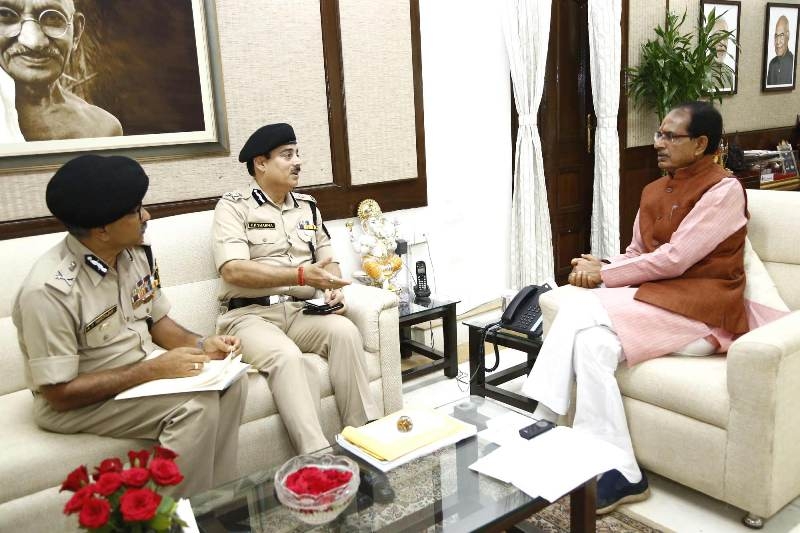 BSF Director General Sharma meets CM Chouhan