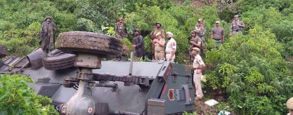  13 soldiers injured in accident in Kashmir 